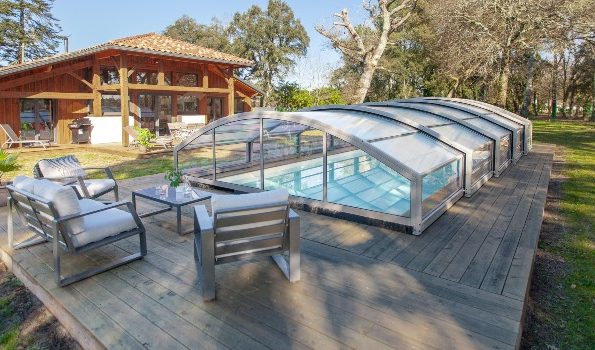 Décoration : que mettre autour d’une piscine ?