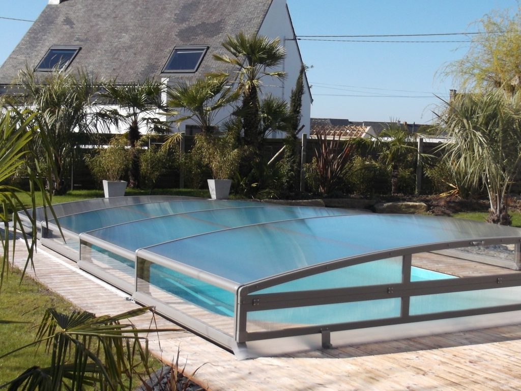abri bas de piscine gris