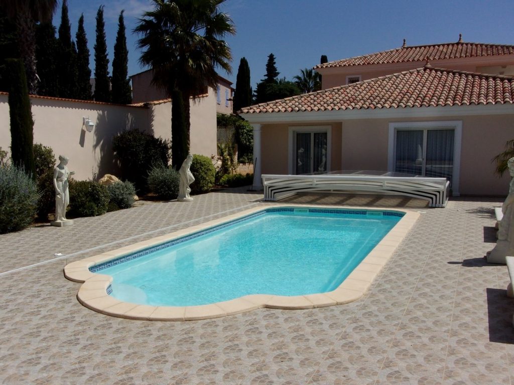 abri de piscine télescopique bout de bassin