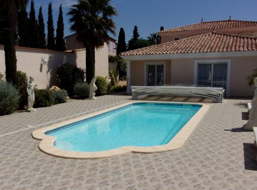 abri de piscine télescopique bout de bassin