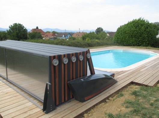 couverture de piscine plat replié
