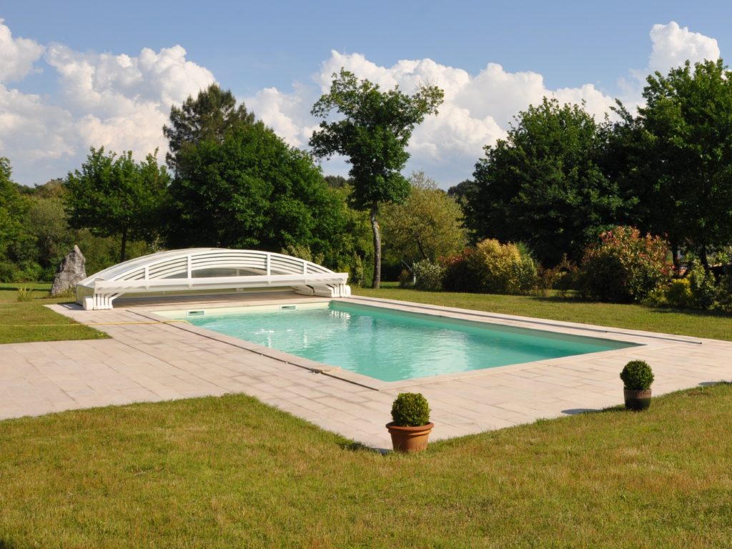 abri de piscine bas motorisé