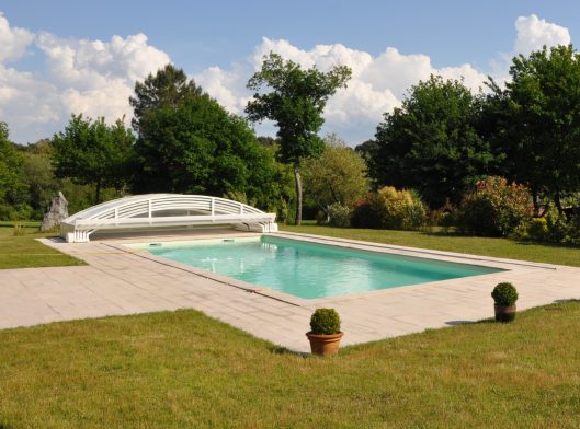 abri de piscine bas motorisé