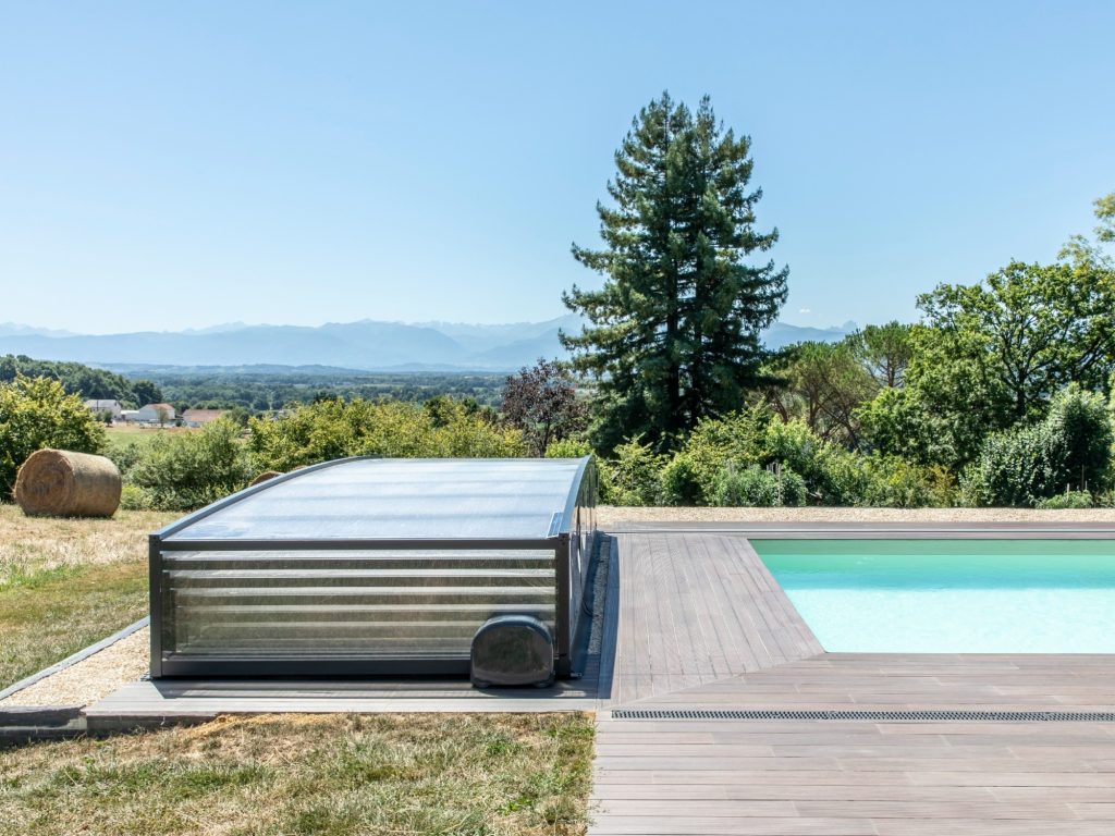 abri de piscine bas replié