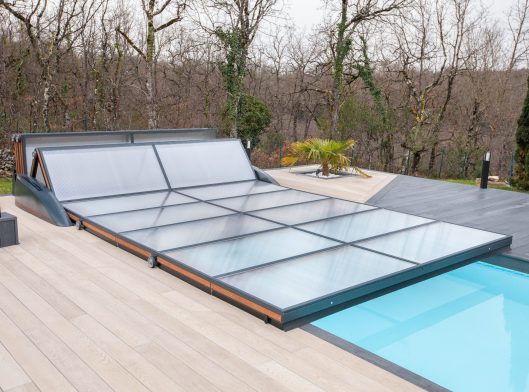 Abri de piscine plat