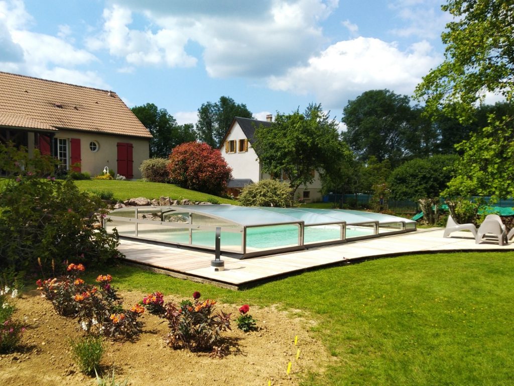 abri de piscine fermé gris