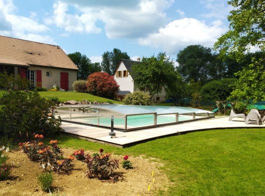abri de piscine fermé gris