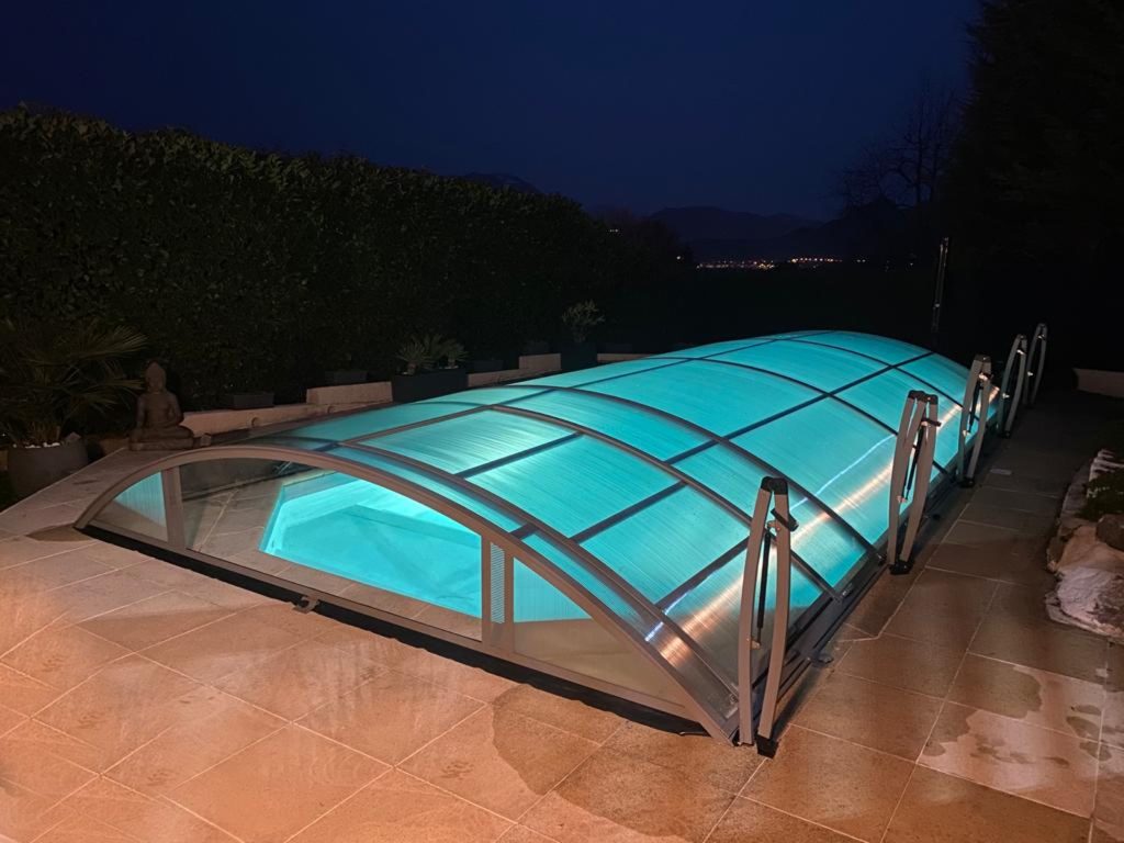 Abri de piscine bas