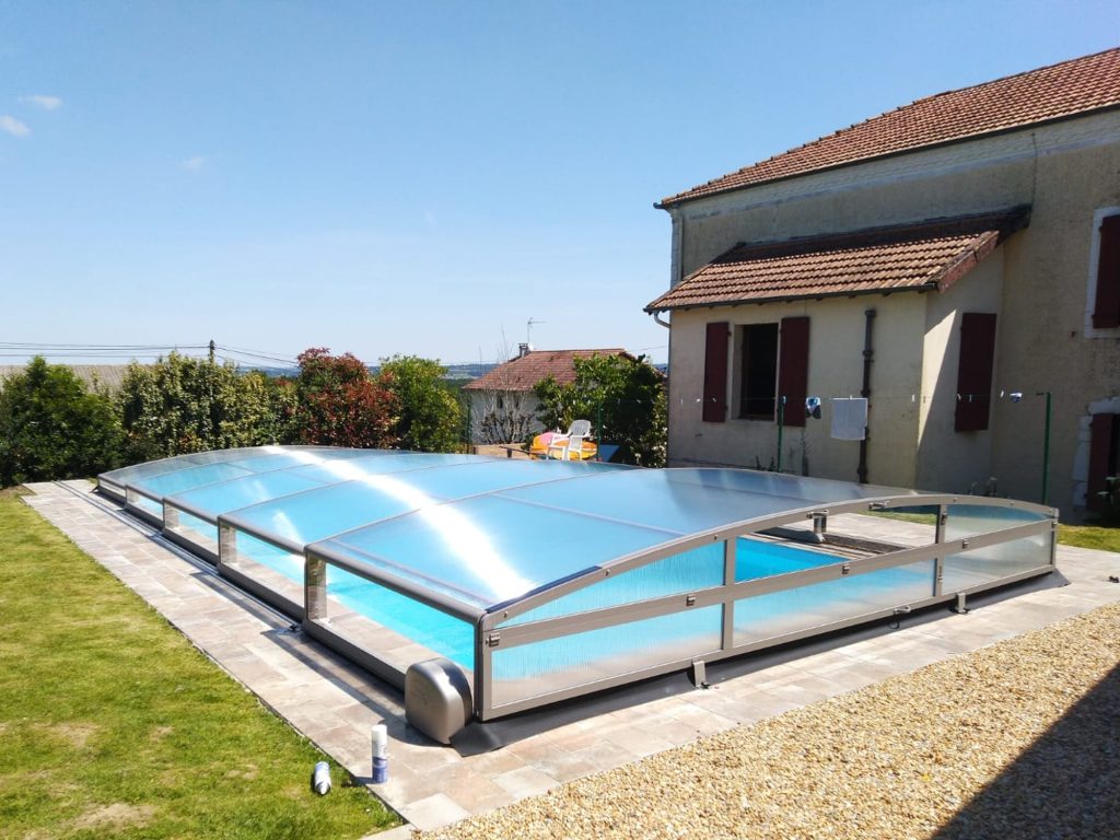 abri de piscine bas