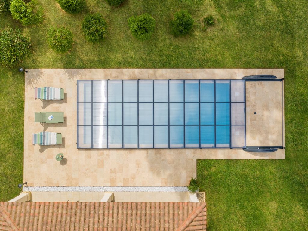 abri de piscine plat