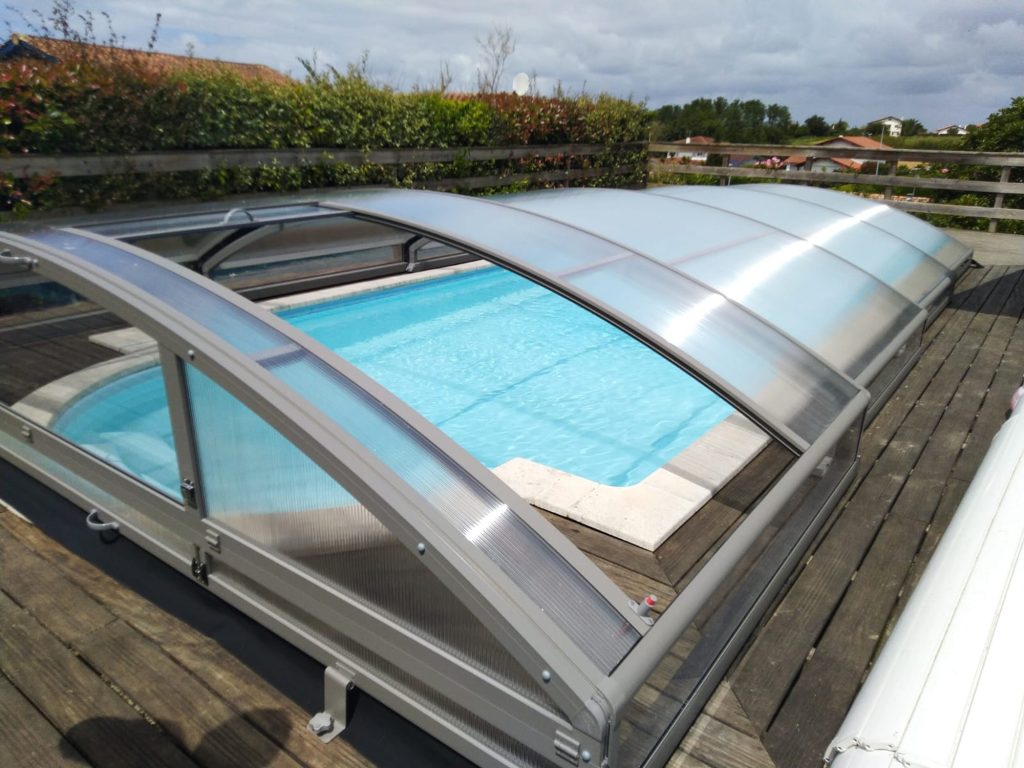abri de piscine avec trappe
