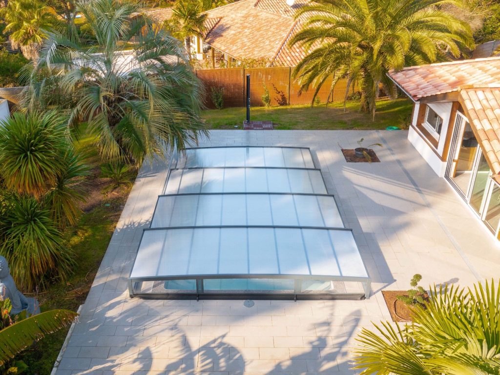 Abri de piscine bas