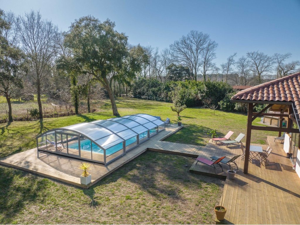 couverture de piscine mi-haut