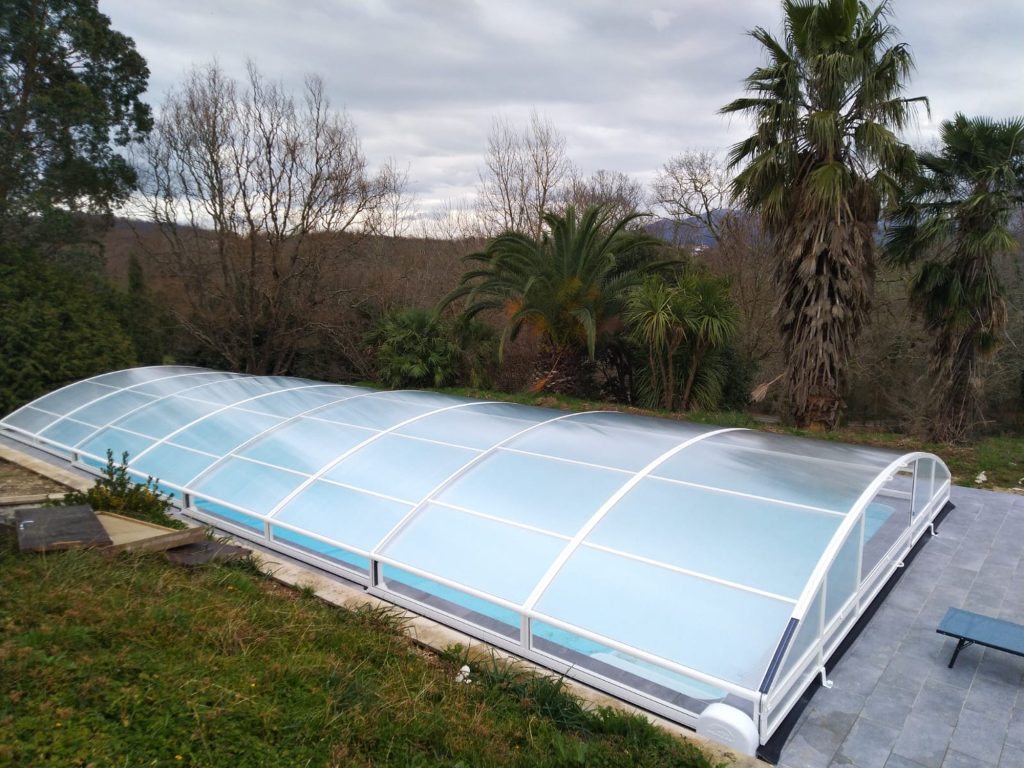 abri pour piscine bas motorisé