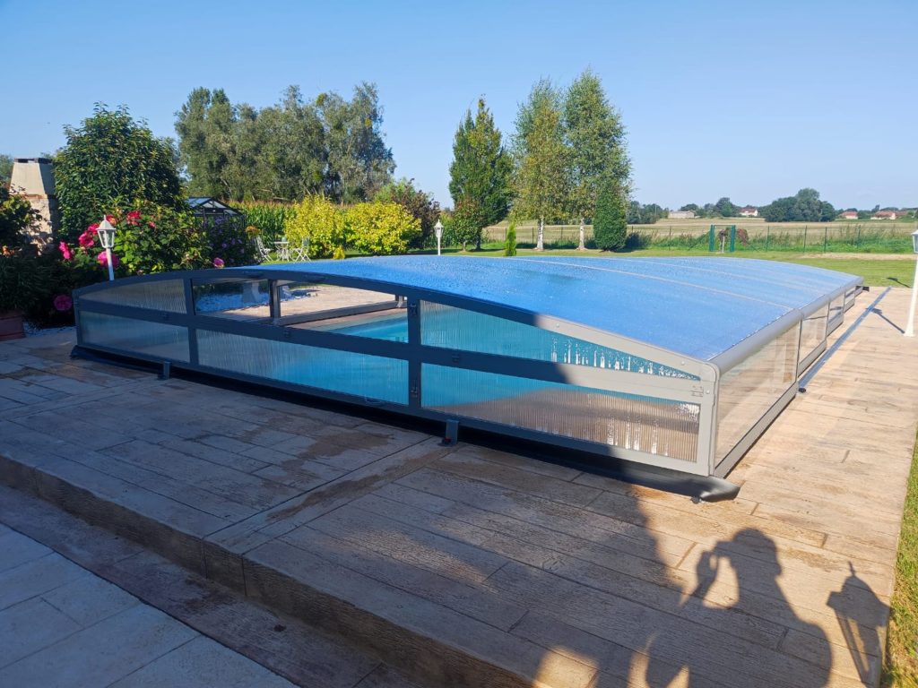 couverture de piscine bas