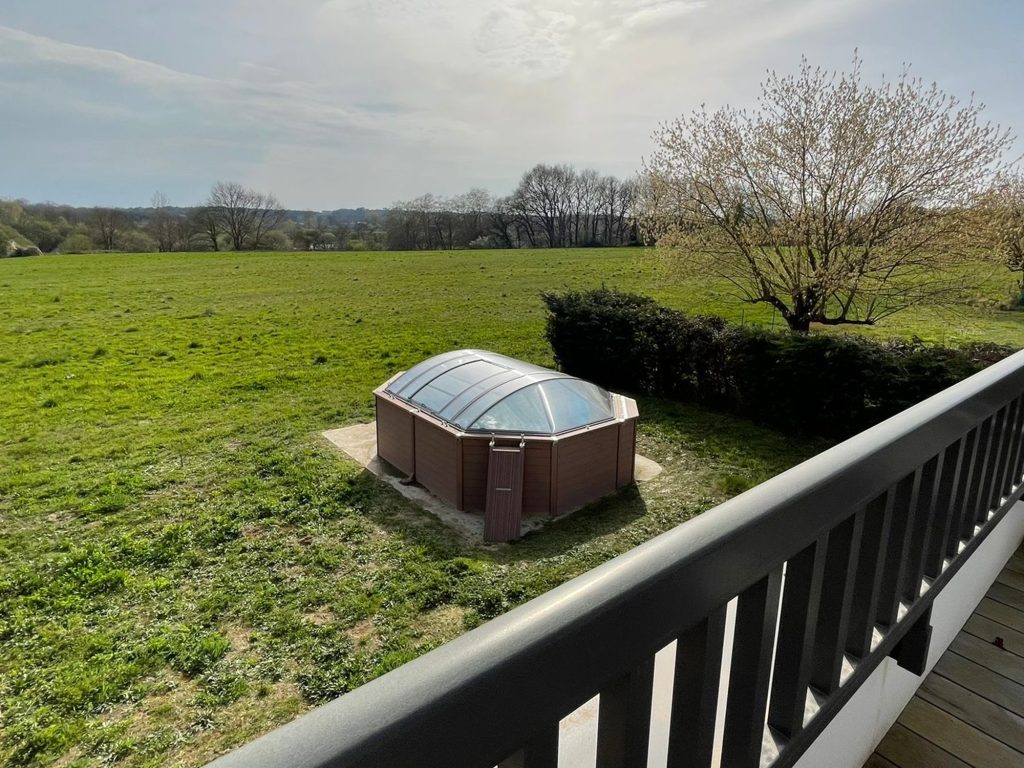 vue couverture de piscine hors-sol gris