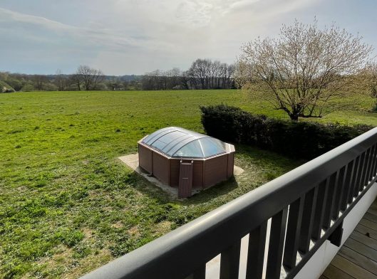 vue couverture de piscine hors-sol gris