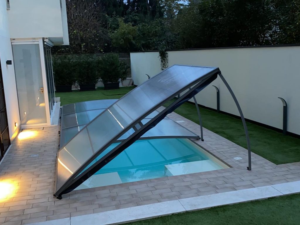 Abri de piscine bas