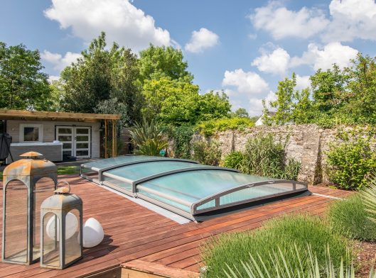 abri de piscine bas gris