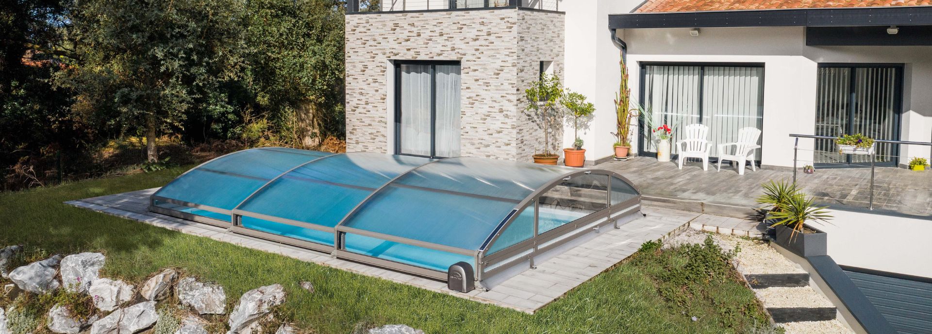 abri de piscine forme haricot