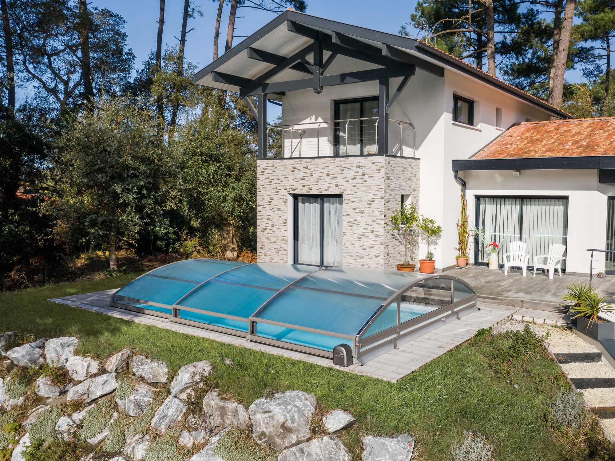 abri piscine forme haricot